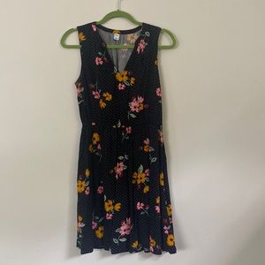 Cute and comfy Old Navy dress. Black with white polka dots and flowers.